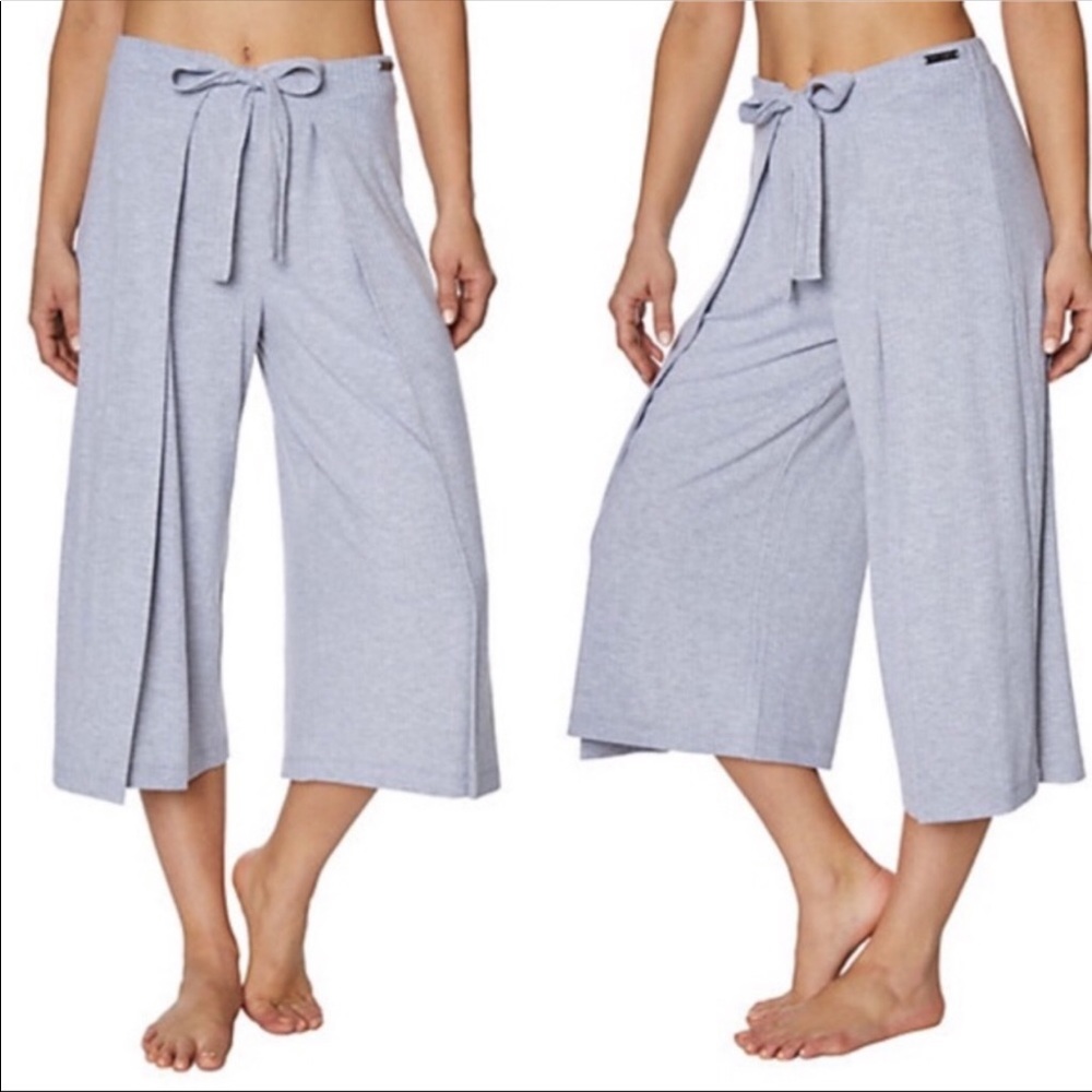 NWOT Betsy Johnson Performance Pants Sz M